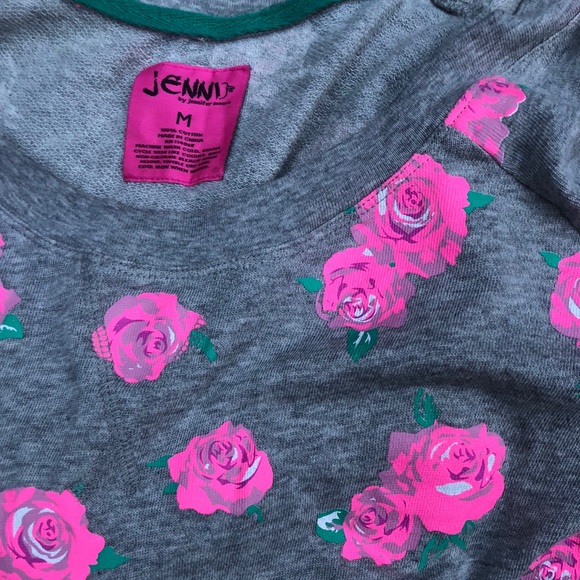 🛍$1 Add On Item!🛍 Wear it on or off shoulder - Picture 1 of 8